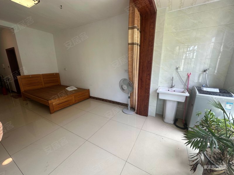 邹新东苑附近,邹新花园楼梯2楼出售,有小电动车库,看中可大刀