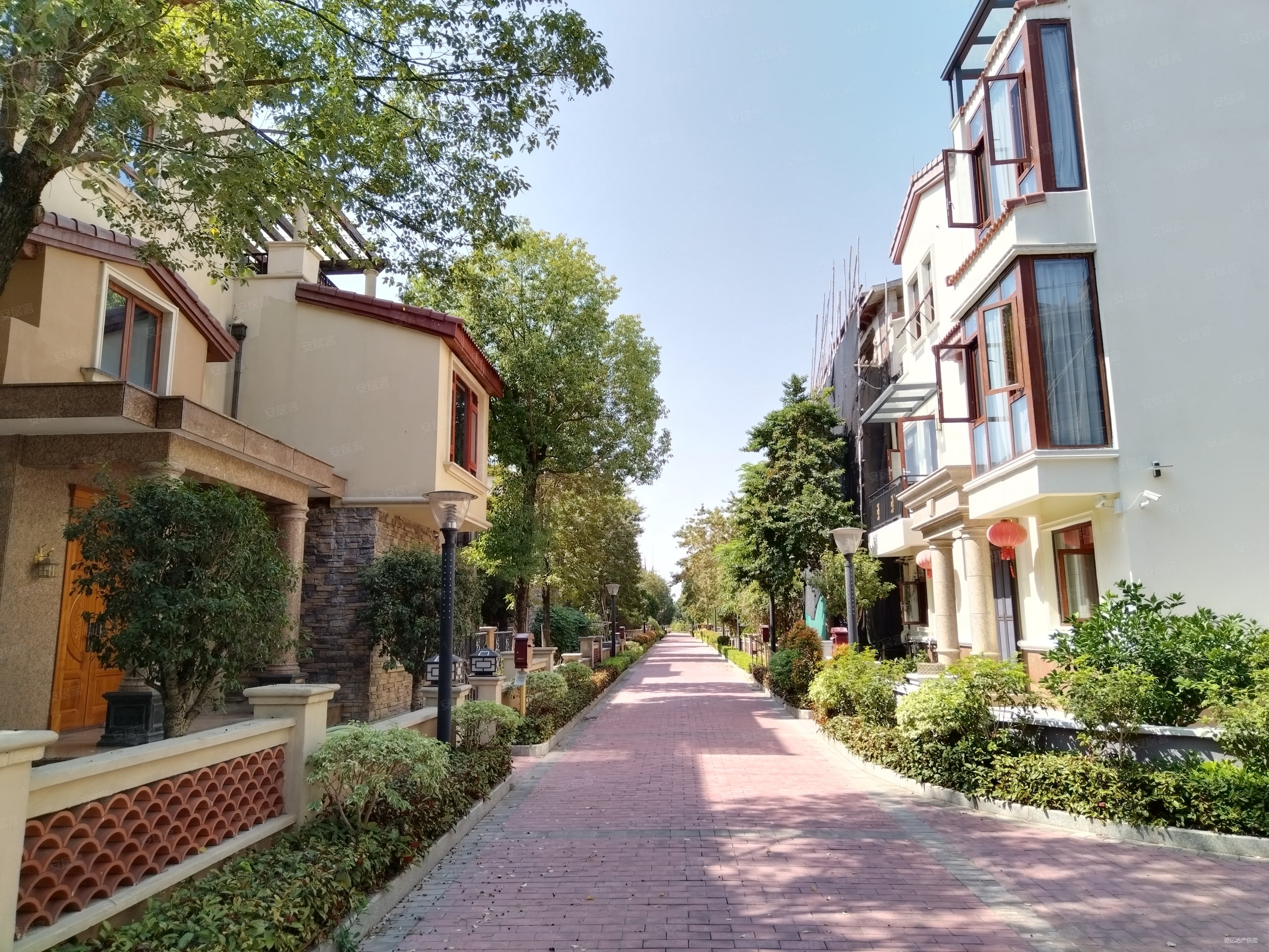 带私人车库带大花园 看房有钥匙,新世纪颐龙湾(一二三期别墅)二手房