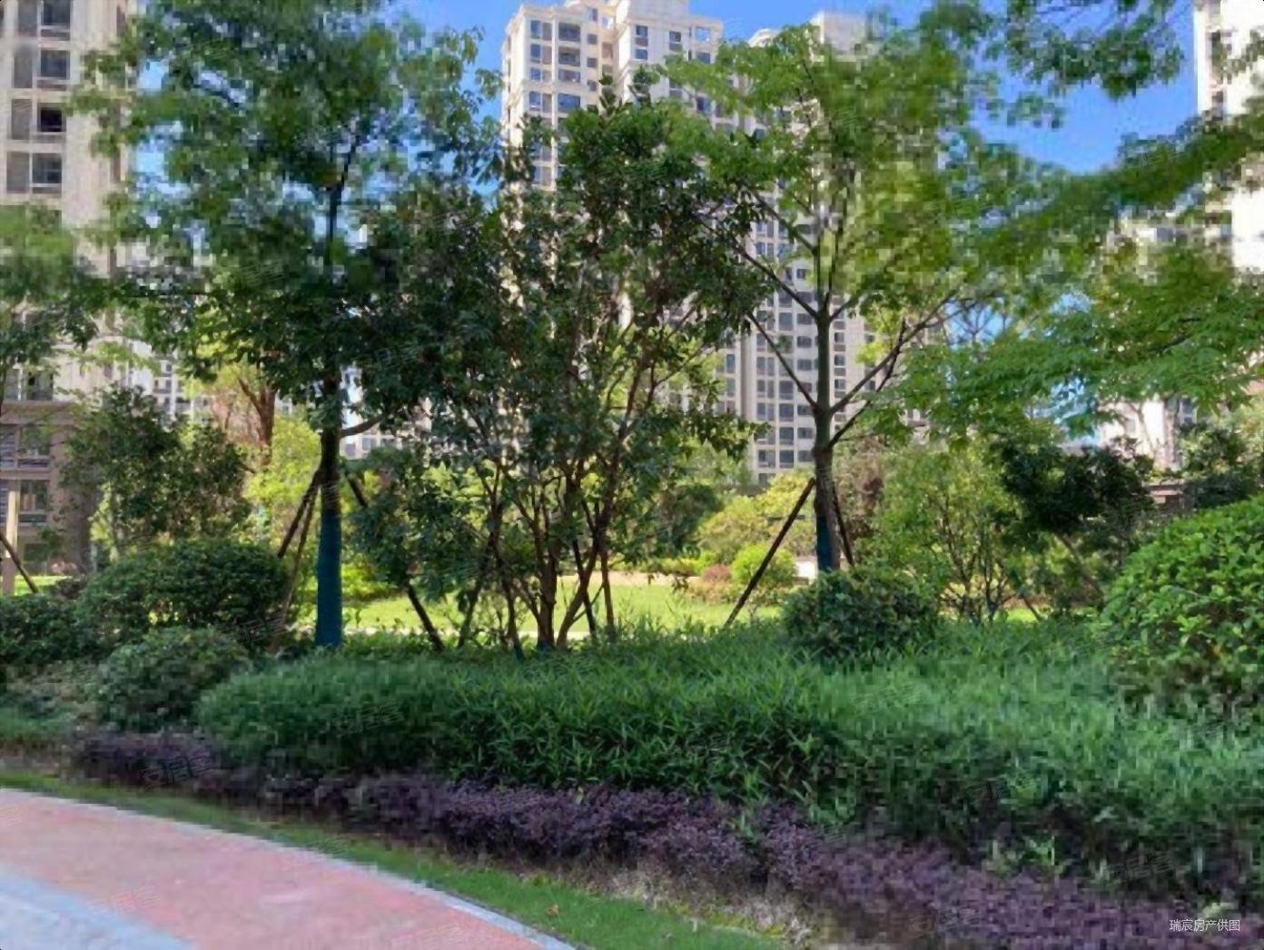 万达霞镜新城三区8000平南北17800万元