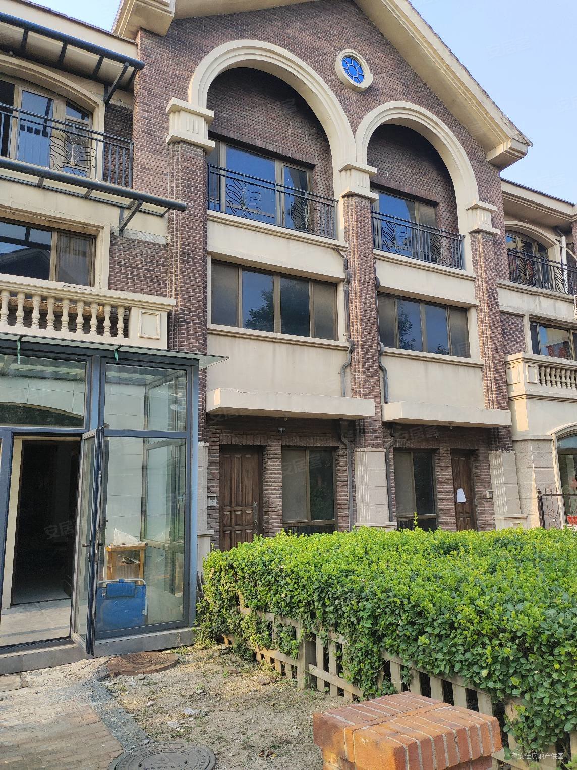 团泊湖光耀城(别墅)4室2厅3卫234㎡南北130万