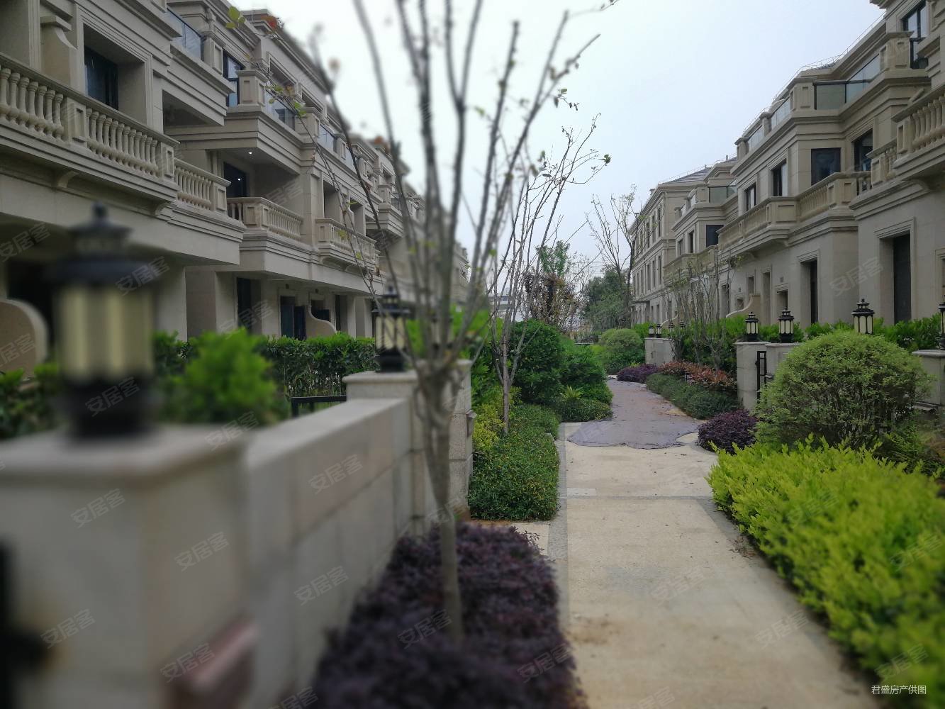 华鸿中央原墅168平搓跃送42平南北通透无遮挡