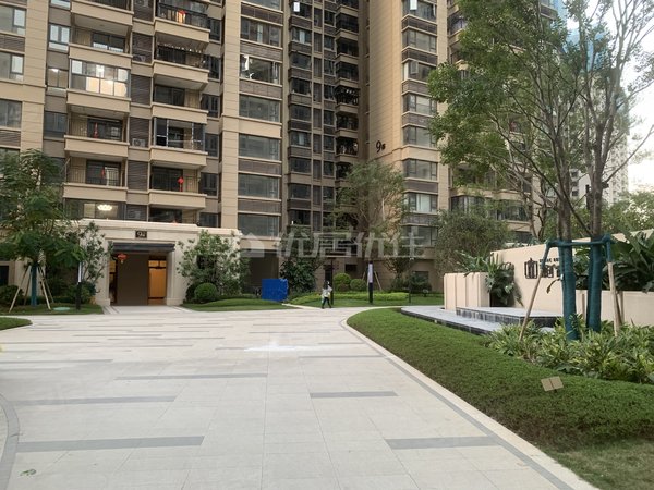 南宁西乡塘北大路融创融公馆融创融公馆42平整租2000元每月1室出租