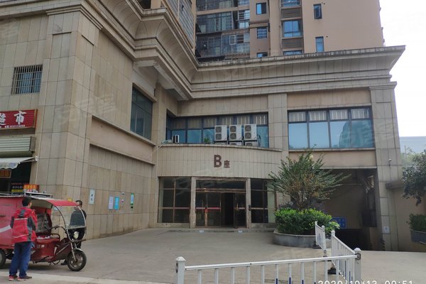 69人觉得很赞 特色 【小区户型】华城广场一共是ab两栋,主要