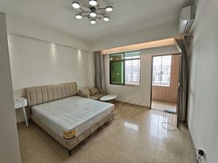 海口琼山龙昆南天街红城湖附近的宝藏开间,独一份的大阳台出租房源真实图片