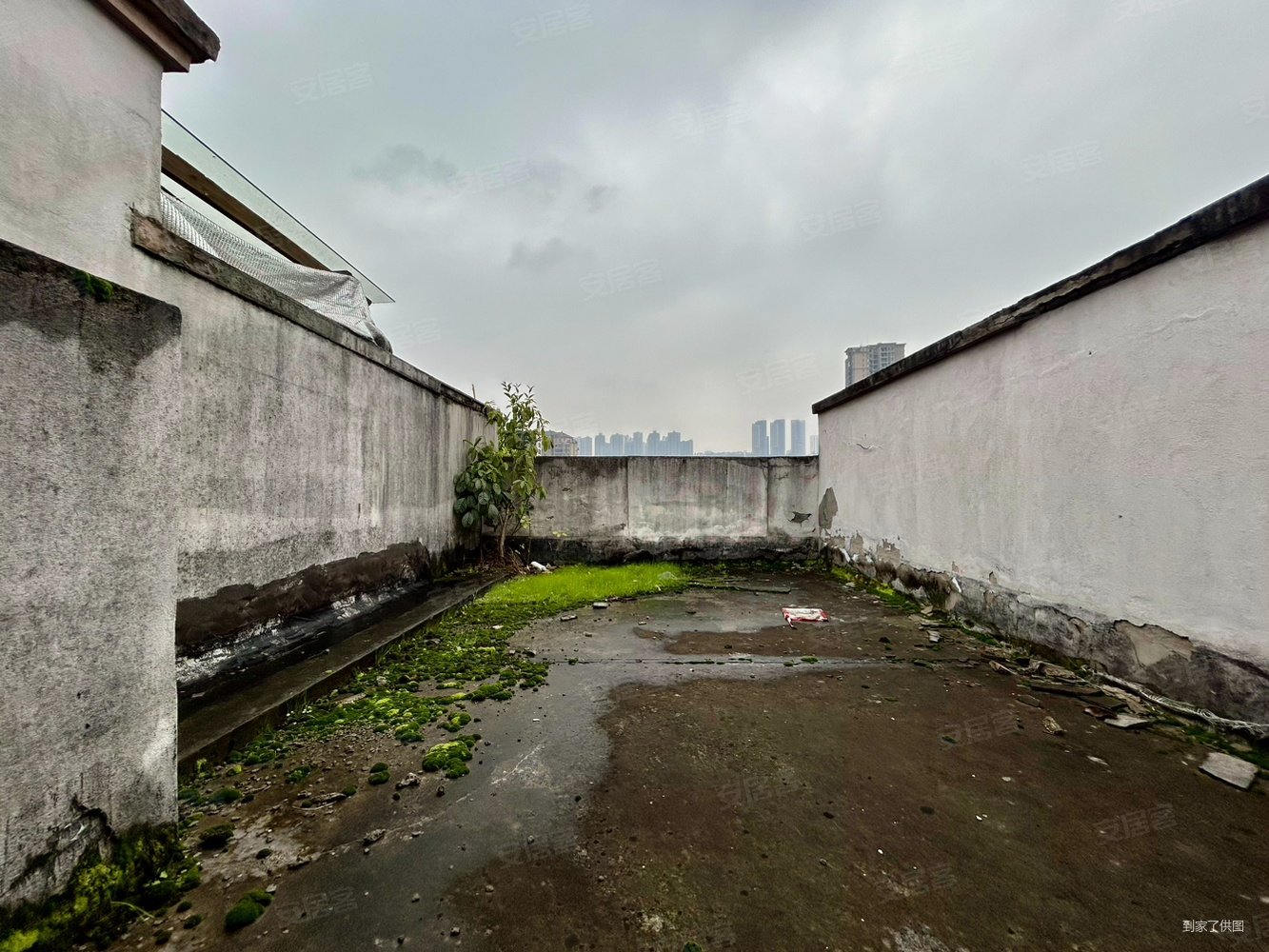 逸翠庄园(南区)4室2厅3卫135㎡西南150万