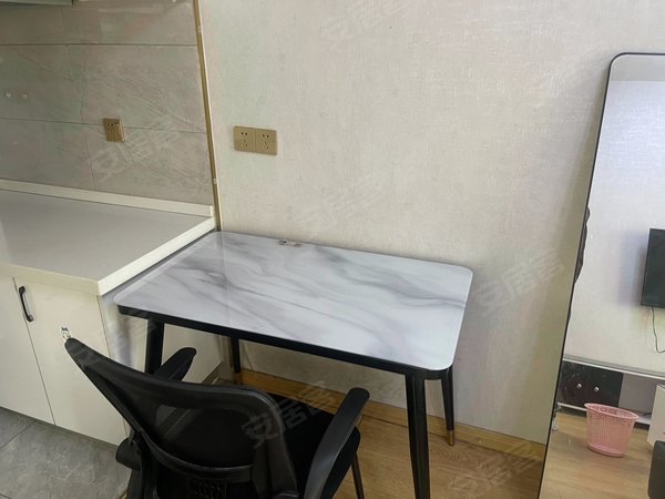 海宁长安镇农发区新天地公馆长安地铁口 学校旁新天地公馆精装一室一厅诚心出租 拎包入住出租房源真实图片