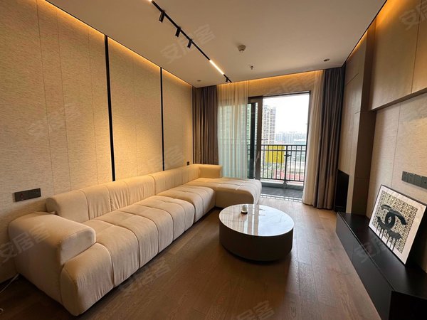 云邸深圳北站,中学旁,豪华装修带浴缸一房一厅全屋高档品牌家具出租