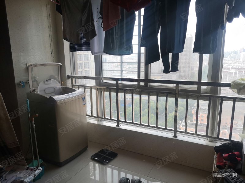 出门50米洛浦公园刚需过渡中间楼层采光好有电梯