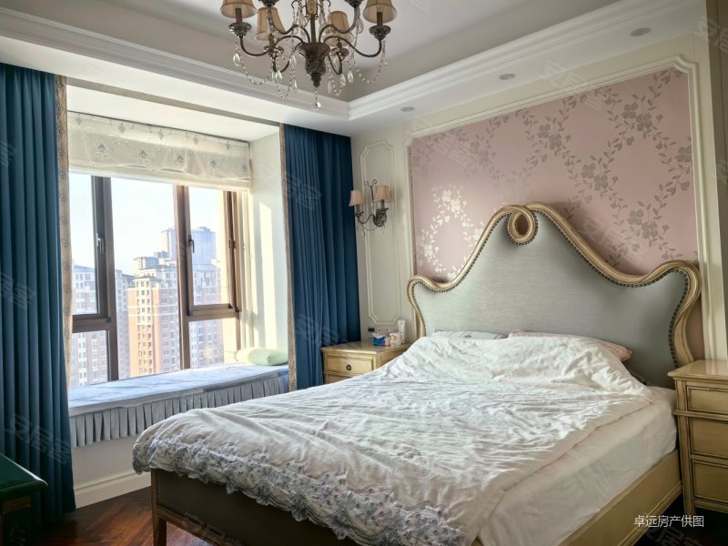 尚源佳苑120平方豪华装修三房二厅二卫送车位215万