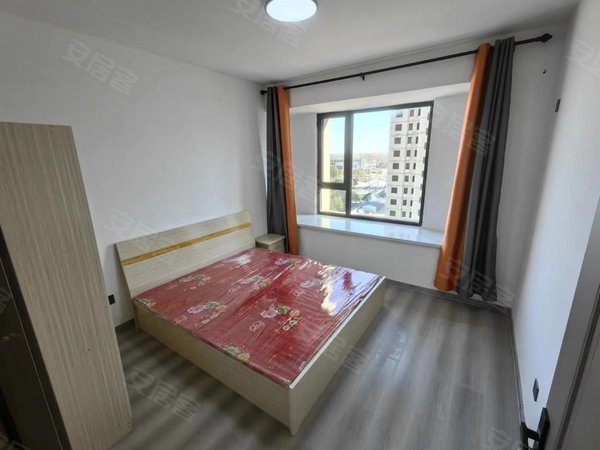 喀什喀什市喀什城区上海公馆上海公馆十三楼两室出租,一年两万,押金