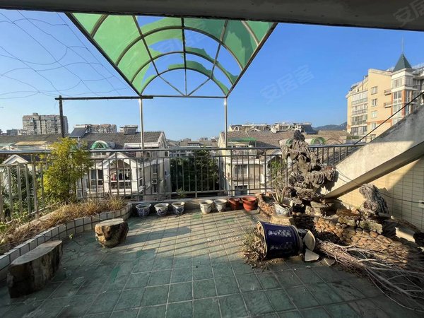 福州晋安新东区实华蓝湾雅境临近四号地铁口,复式楼超大空间,两个大