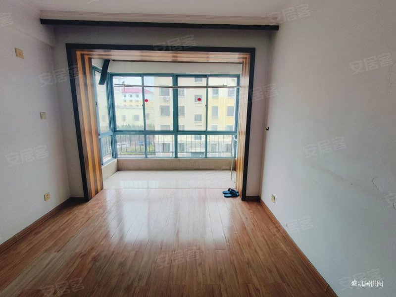 嘉美花园框架房3楼,出价就卖!送储藏室买房还是买现房好 欢迎