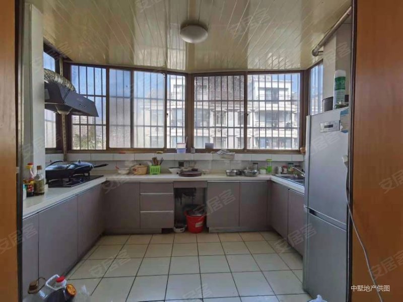 好房急售双地铁口已装电梯龙兴花园南北通透采光充足