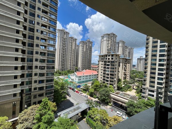 珠海横琴横琴口岸华发首府华发首府精装2房,保养好,拎包入住离横琴