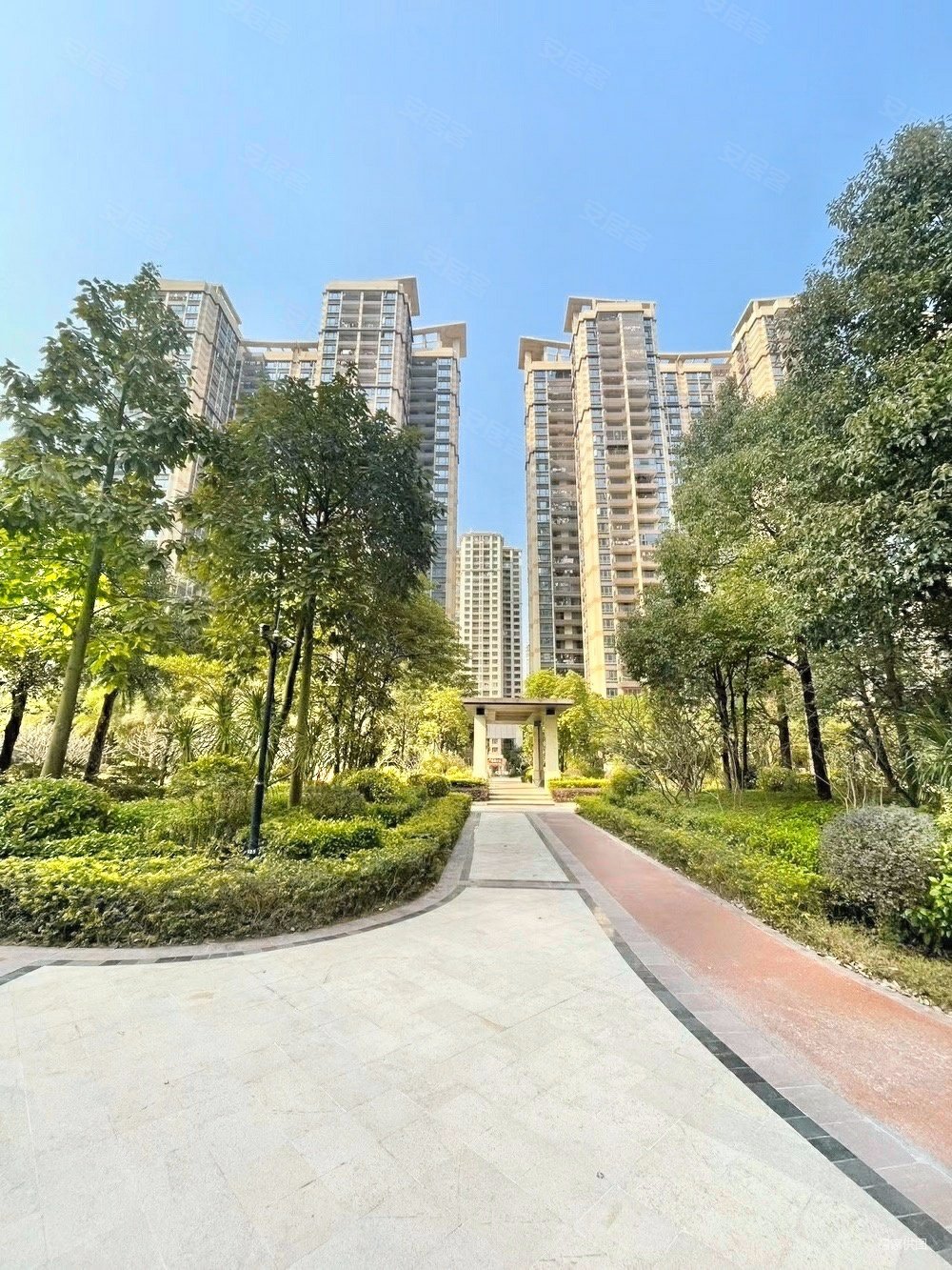 中洲天御二期,总价160万买125平5房,户型超靓,看花园,中洲天御花园