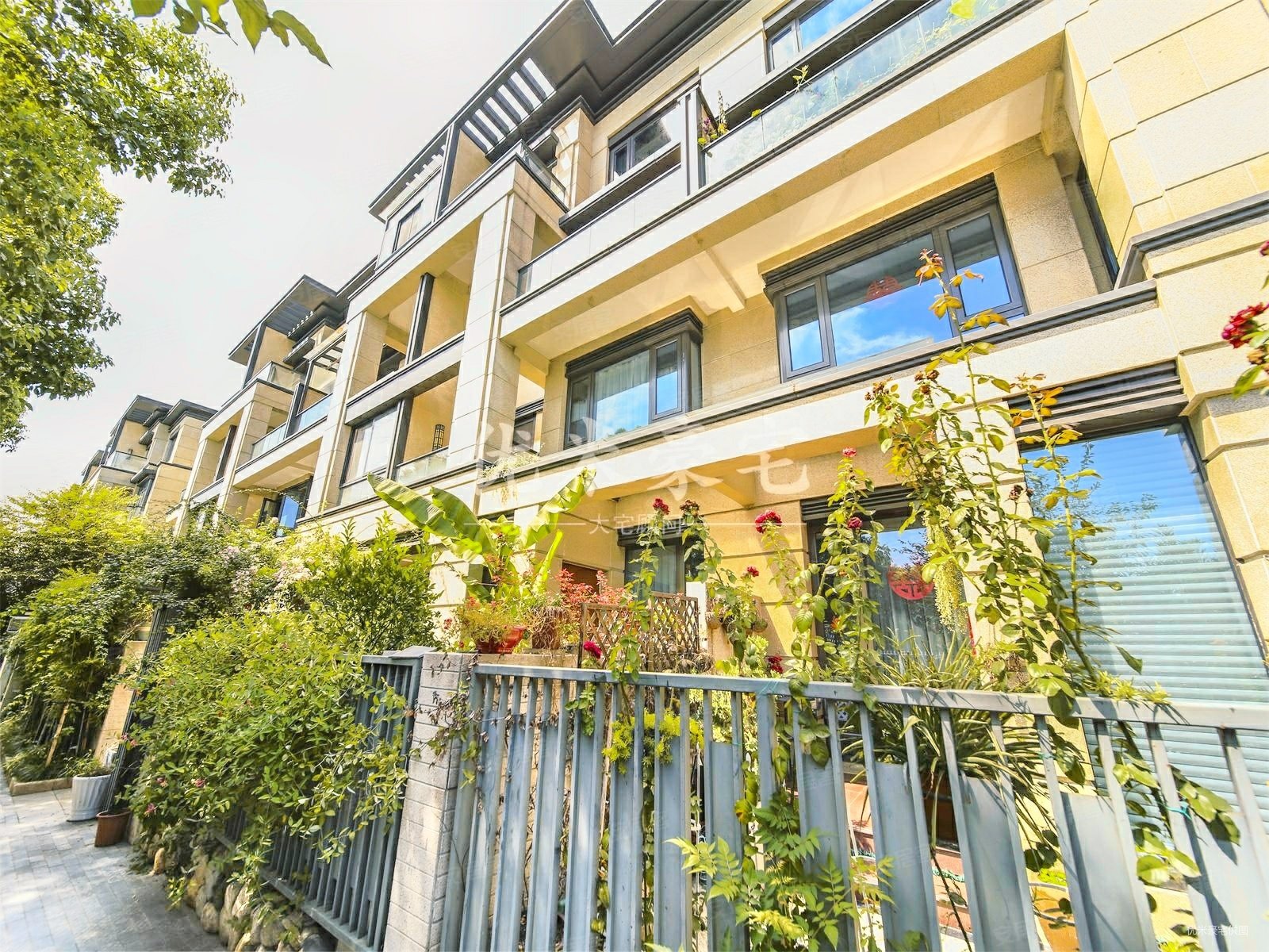 富力西溪悦墅4室2厅1卫143.82㎡南1050万