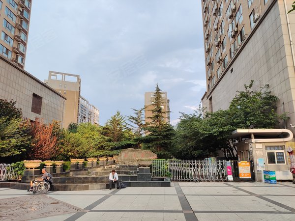 西安高新区高新路枫林绿洲云顶园枫林绿洲云顶园 3室2厅1卫 精装修