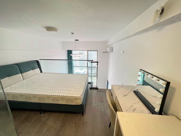 青岛黄岛东方影都融信海发海月星湾(商住楼)海月星湾 复式公寓 高层精