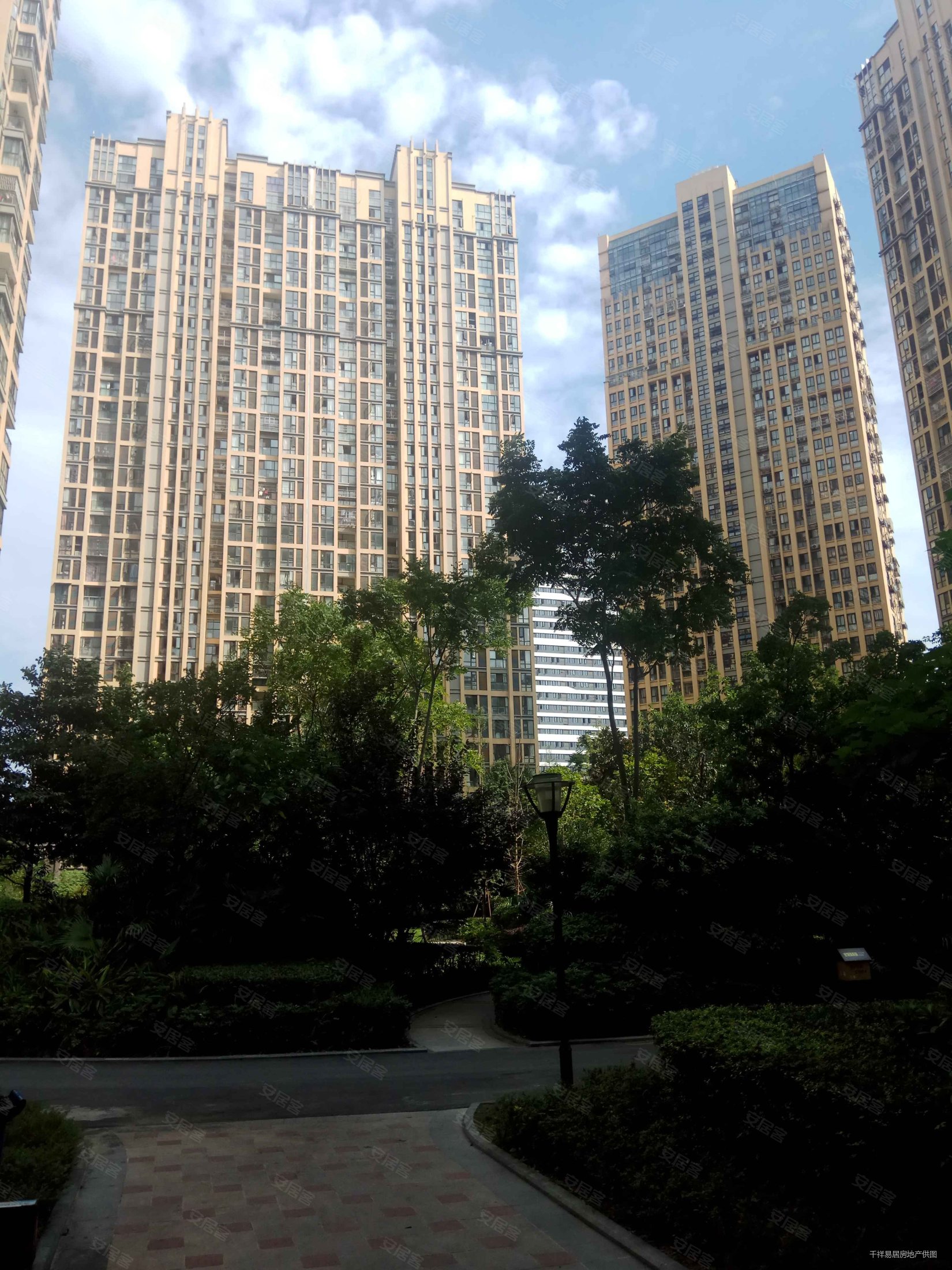 宗介费1w省富临理宫3室2厅西南精装拎包入住