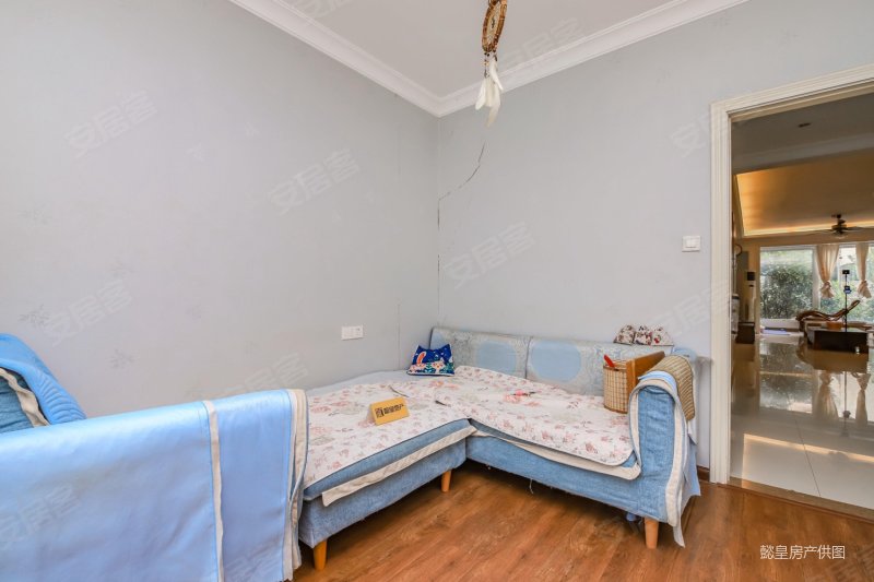 降价急售 蓝波湾 精装修三室 95万全新家电家具 通透 可谈,富地蓝泊湾