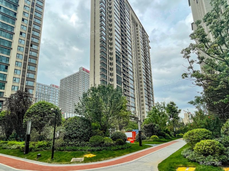 南北通透 带电梯,万达天玺二手房,595万,4室2厅,2卫,168平米-西安安居