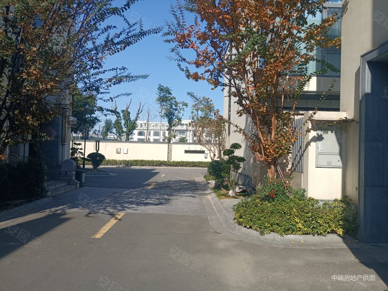 宁波房产网>宁波二手房>余姚二手房>余姚市区二手房>翡翠珑湾(别墅)>