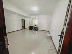 汕尾汕尾城区城区周边金湖花园 一楼  三房二 130平方，有单车房出租房源真实图片