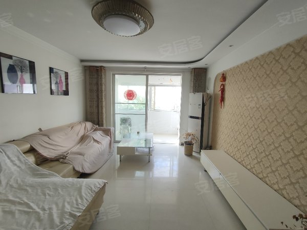 睢县蓝色港湾东区(睢阳)日月湖旁,南北通透,精装,交通方便,拎包入住.