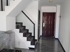 东营东营区东营新区非中介!王府井60平loft公寓拎包入住!家具家电齐全!出租房源真实图片