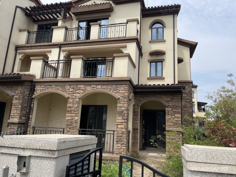 青龙湾畔山美郡联排边户别墅送超大院子急售价格可议