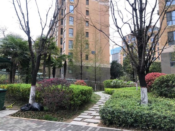 西安浐灞浐灞半岛自然界忘岳自然界忘岳 精装南北三居室 业主诚心出租