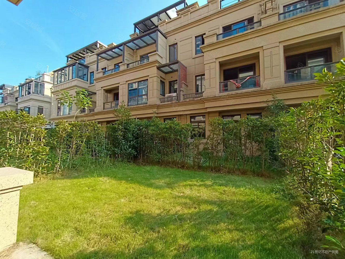 很诚心出售华鸿艺墅联排146平方目前的一套