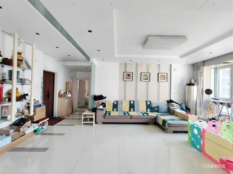 碧海云天 中间层 156平精装三室  带车位 老本150万