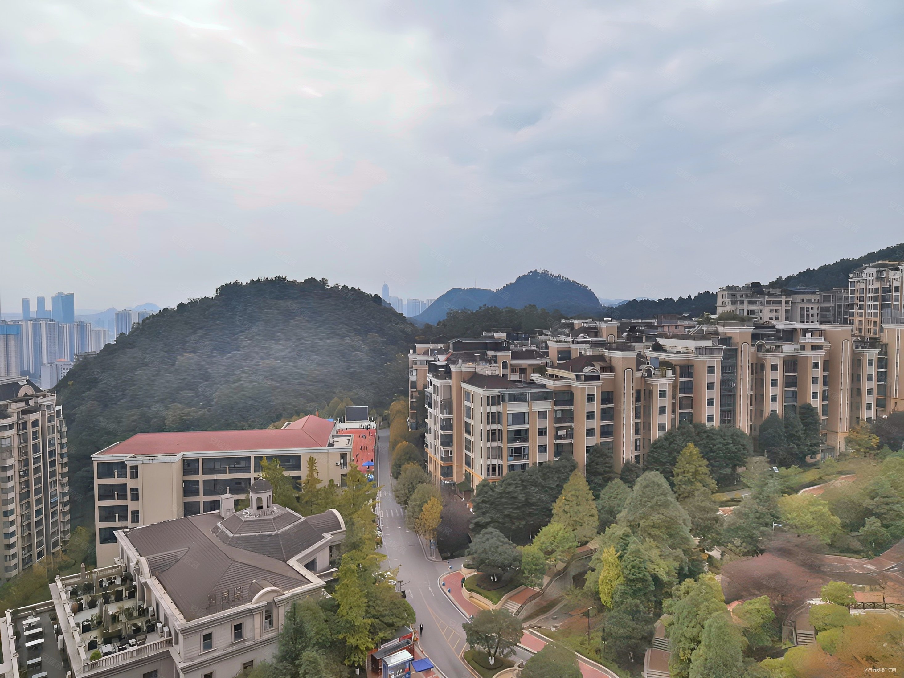 省政府黔灵公园内黔灵半山小区花园洋房高层大三房平层视野开阔