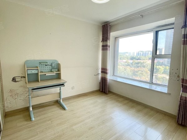 青岛李沧万达广场万达悦公馆前排靠河 干净整洁配套齐全 套二厅李沧