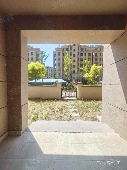 一楼带院现房 一手合同 送车位 花园式洋房小区