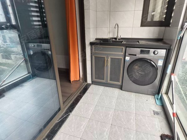 海宁长安镇农发区鸿翔东方郡豪华装修 3室2厅1卫 拎包入住出租房源真实图片