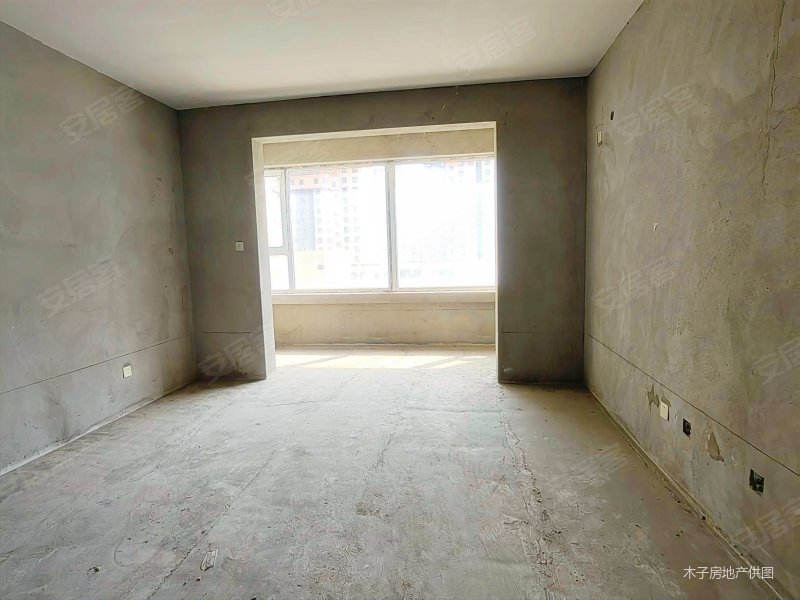 和平南路西部丽景,毛坯大四居,东边户,南侧采光无遮挡