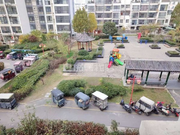 商丘梁园凯旋商城华夏公馆文化路 华夏公馆 电梯双气精装三居室 家电