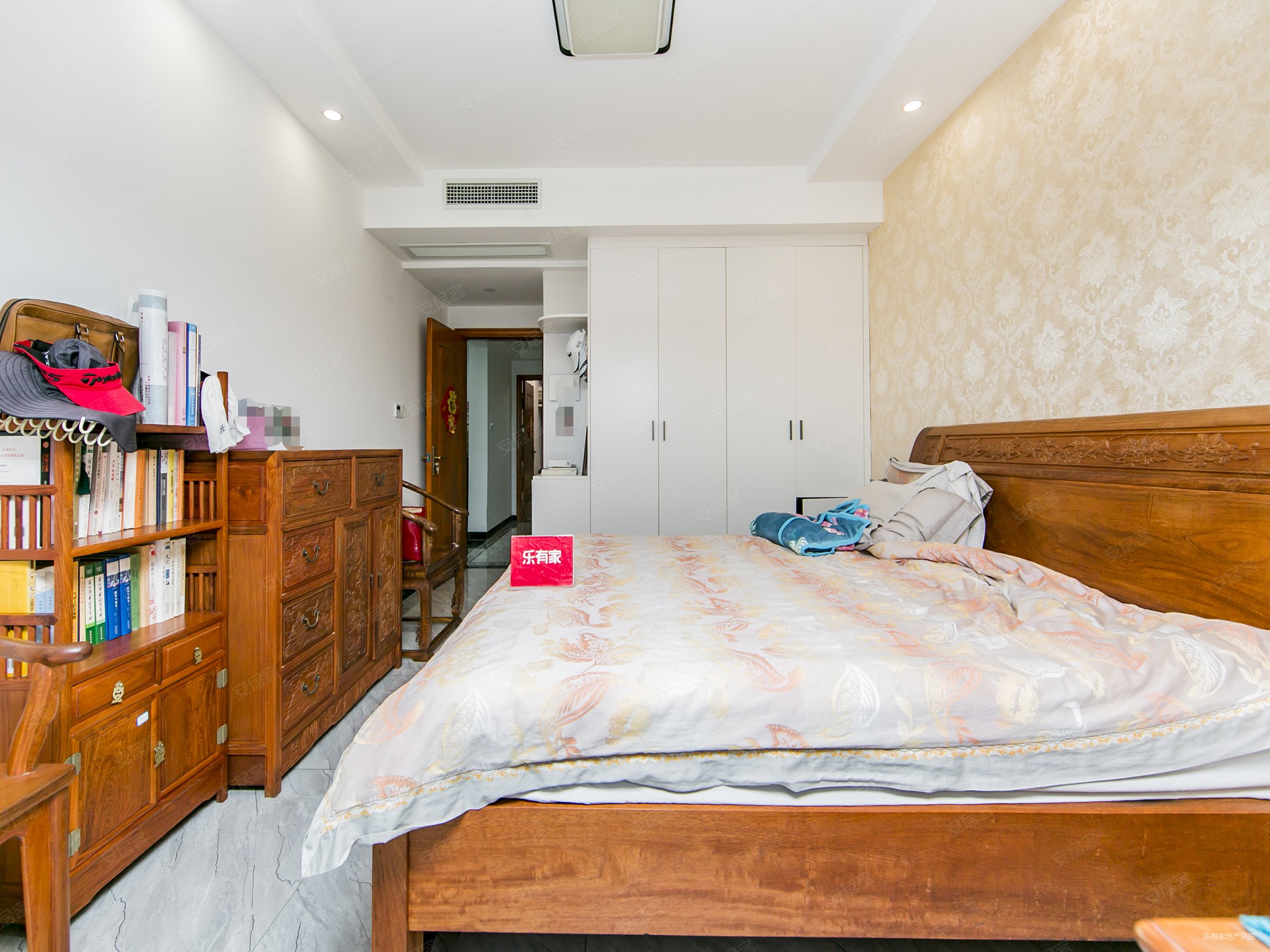 龙华购房版本答案,金亨利二期四房,业主诚心出售,看房方便,金亨利瑜璟