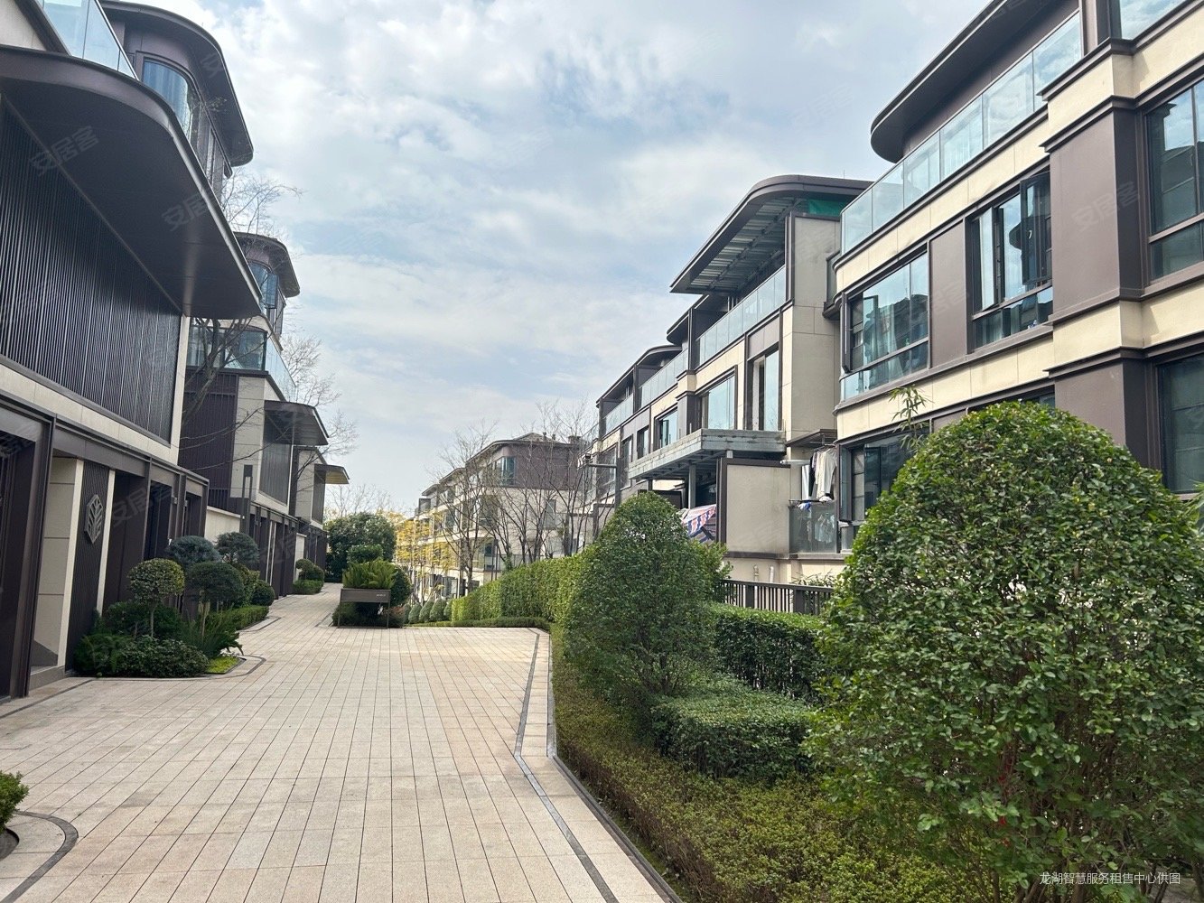 龙湖舜山府内圈叠拼别墅大气5房端头户型花园有150平