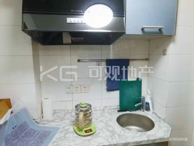 温泉小 十九种 朝北带露台单身公寓 新贵公馆