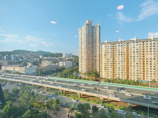 昆明五华龙泉路万彩城市花园万彩城押一付一首月房租减半 近同德广场