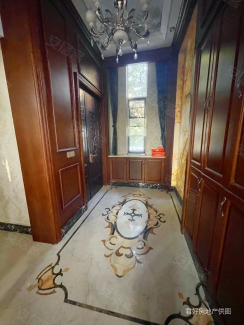 海华景苑别墅 6室3厅4卫 带院子有车位 豪装300