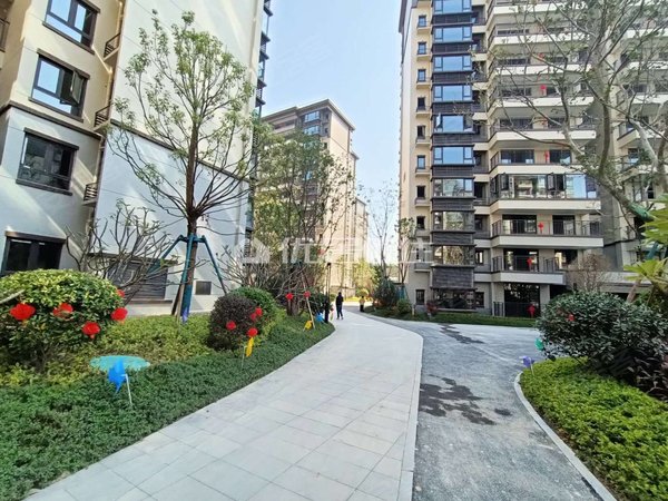 南宁兴宁三塘融创九樾府3号线 5号线 吾悦广场旁 全新家电家具 三房