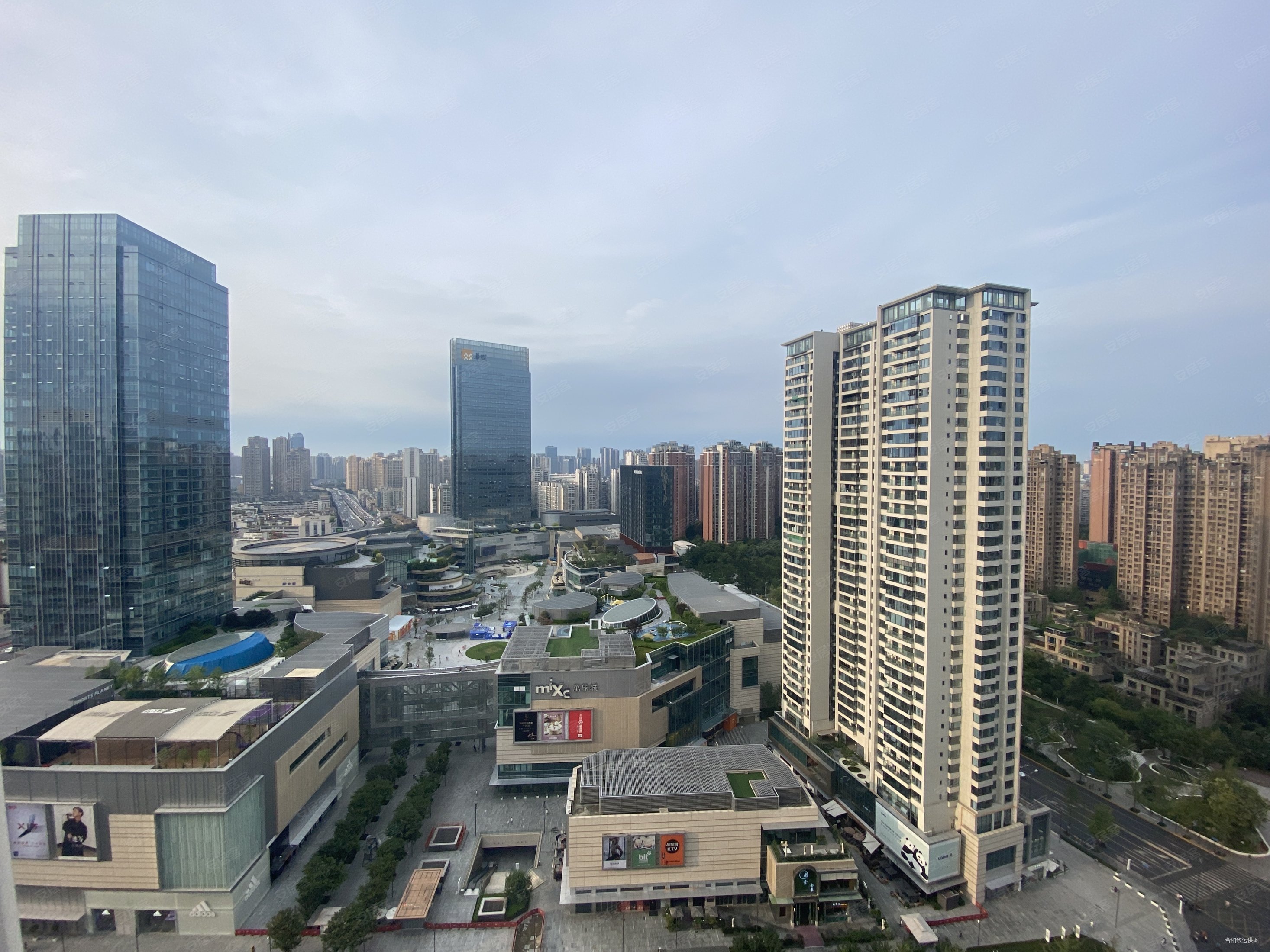 横厅大套三 正看万象城 产权证在手 业主诚心出售,华润置地悦玺二手房