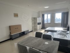 金海壹中心公寓64平米出租，全新家具家电齐全，无中介