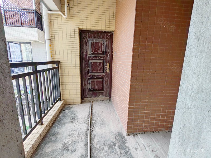 尚品雅居 有电梯 房龄新 正规商品房 双卫生间 南向采光好