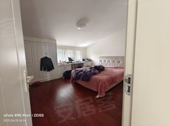 湖州安吉县递铺城西车城附近排屋，有大院子，有车库，精装修，拎包入住出行方便出租房源真实图片