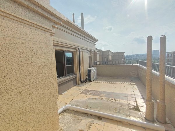 无锡滨湖滨湖融创山湖院墅(溪岸景园一区100-134)实拍,溪岸景园洋房